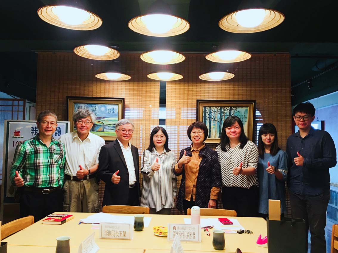 Image-南投縣「我愛閱讀」圖書館閱讀護照認證活動107-2期「閱讀高手」及「心得達人」縣長獎評審委員合影