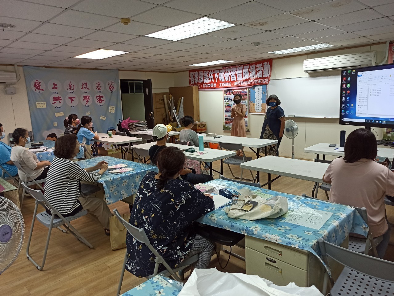 Image-LINE_ALBUM_2022719初級客語認證衝刺班結業頒發研習證書及獎勵品_220810_0(2)