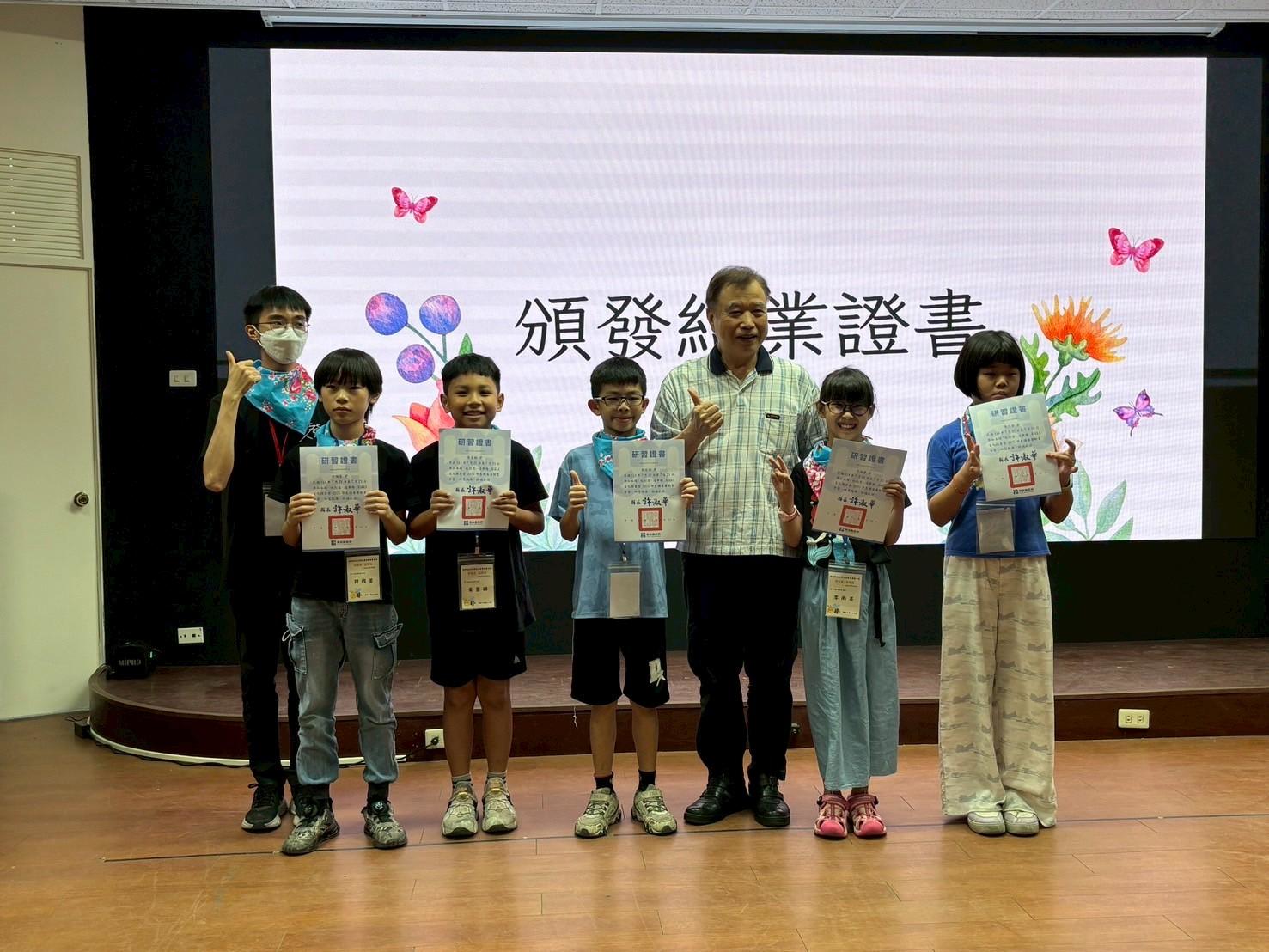 Image-LINE_ALBUM_0725ˍˍ2025學生講客暑期夏令營(成果發表會暨結業式)_250730_10(7)
