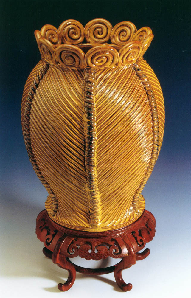 第一屆南投縣美術獎暨陶藝獎（陶藝類入選-陳梅蓁- 皇冠）