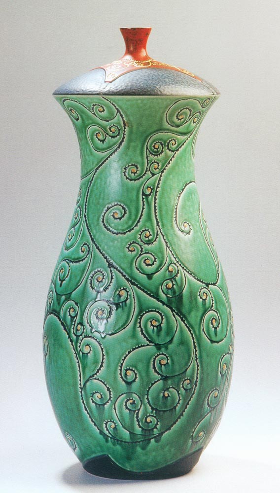 第二屆南投縣美術獎暨陶藝獎-陶藝類入選作品-陳朝華(貴婦（二）)