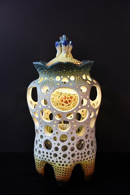 11余成忠《入選》‧ 漂浮(二)…種子　64×33×33cm