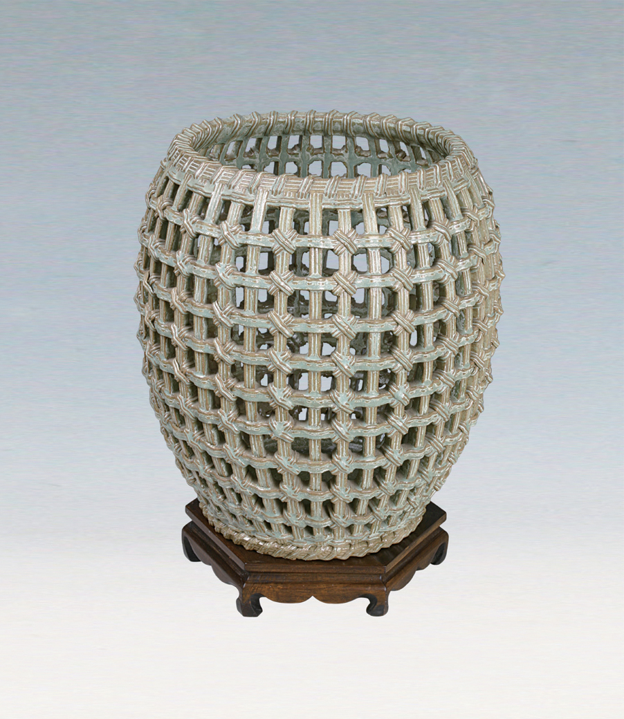 第十一屆 南投縣玉山美術獎 入選 陶藝類 陳梅蓁 鏤空泥編寬口瓶 