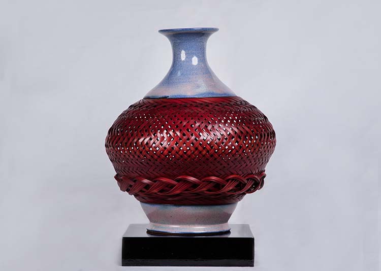 F16